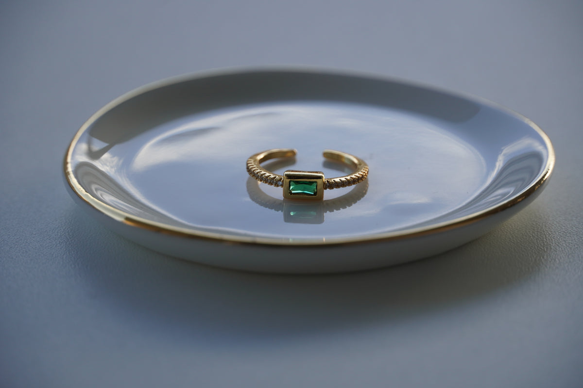 Ivy Ring als elegantes Schmuckstück mit grünem Akzent