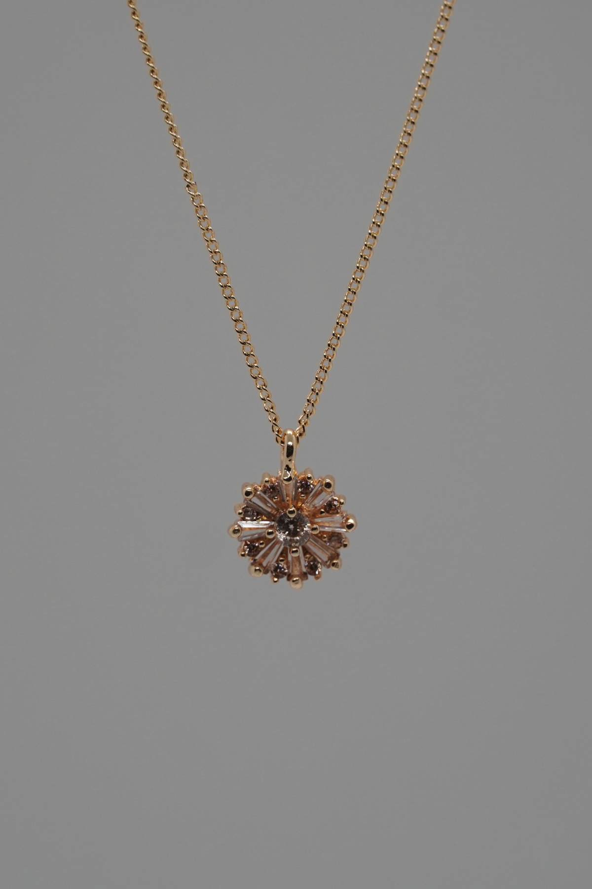 Golden Flower Halskette aus Messing von arya store