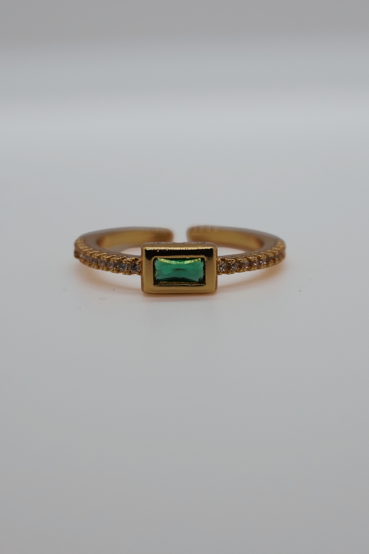 Ivy Ring aus Stainless Steel mit grünem Stein von arya store