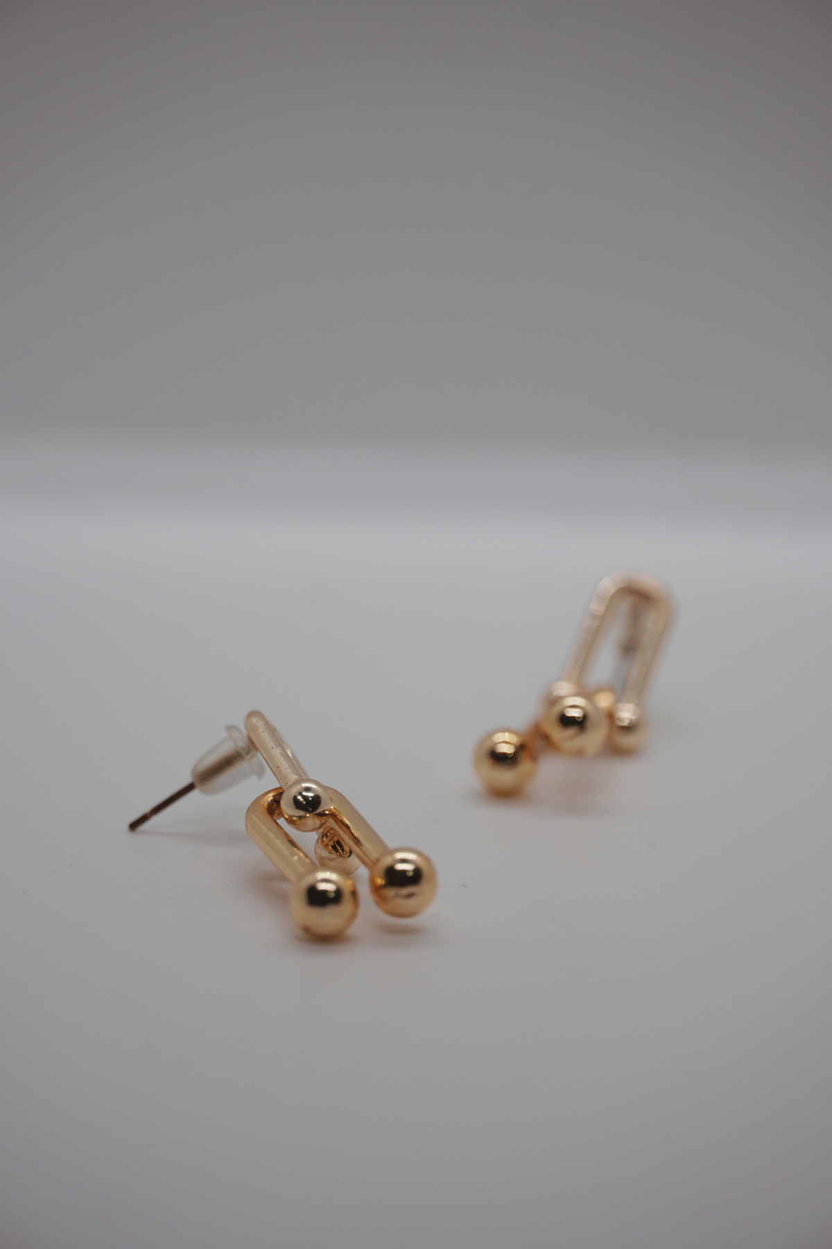 Oblong Earrings von arya store