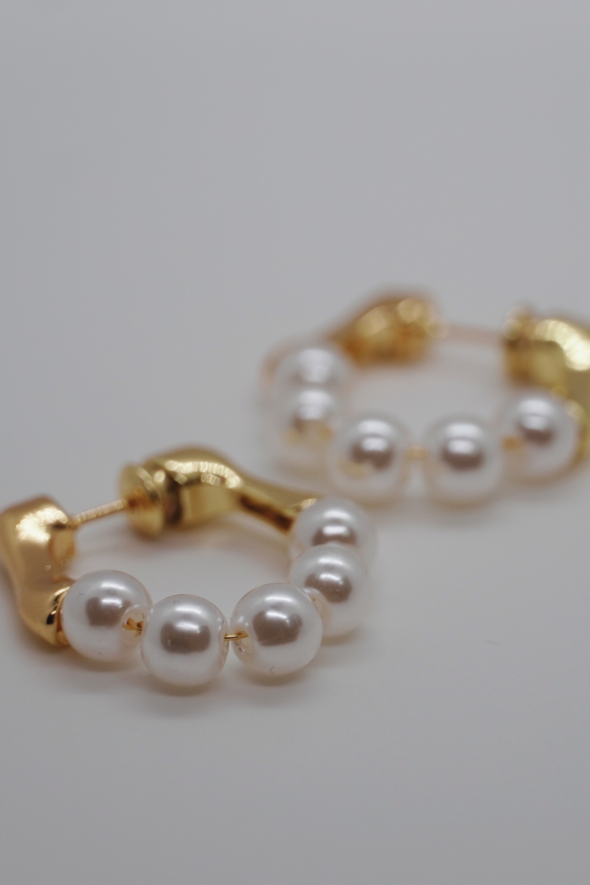 Pearl Hoops Ohrringe von arya store
