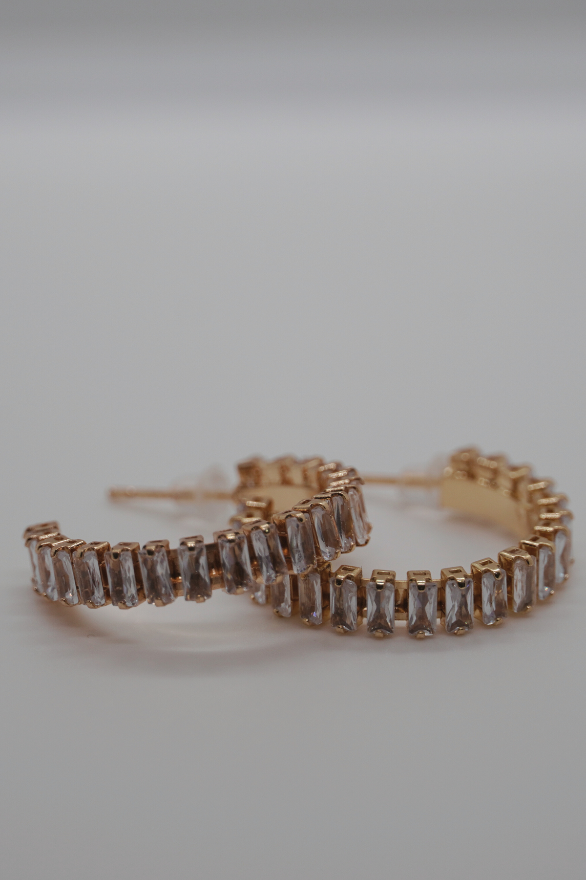 Radiant Gold Earrings von arya store
