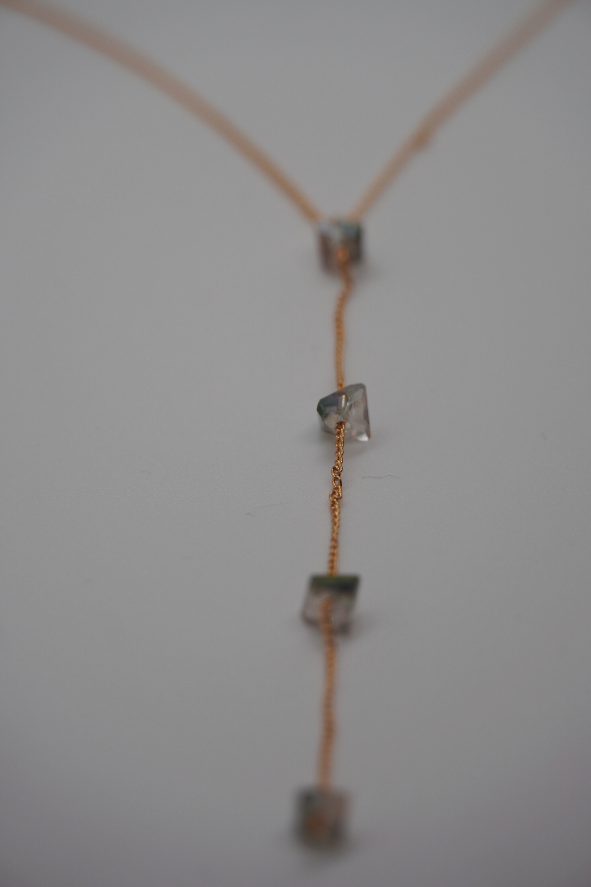 Row of Stone Halskette aus Messing von arya store