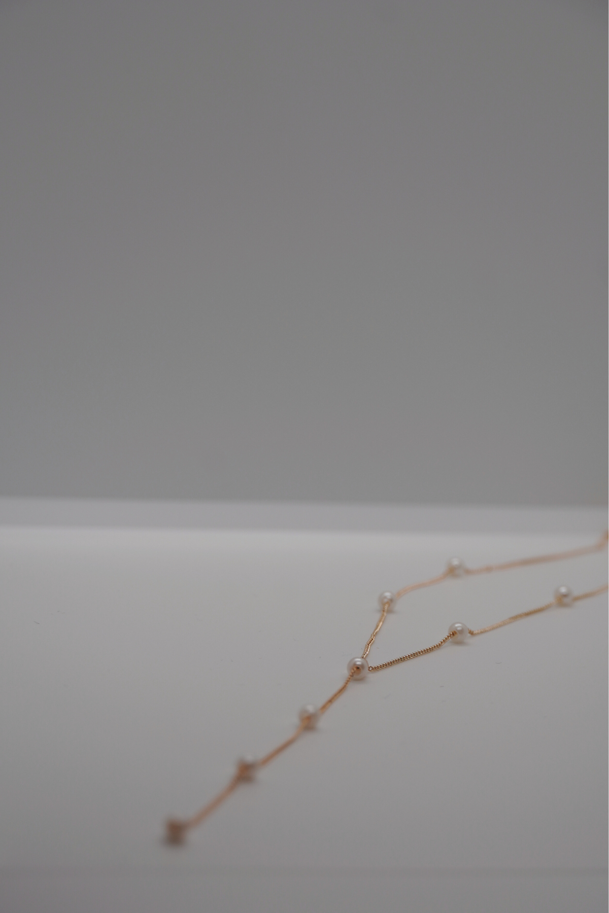 The Pearl Halskette aus Messing mit Perlen-Optik