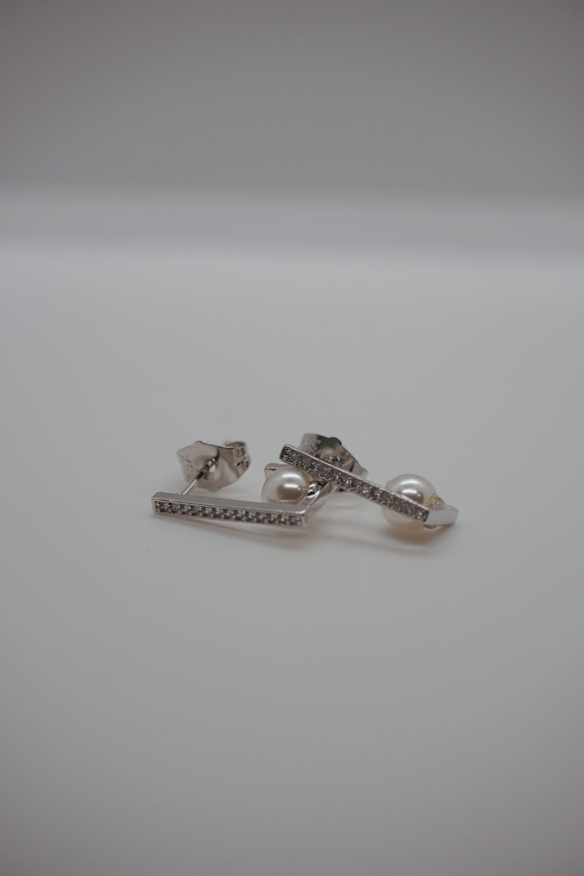Pearl Silver Earrings von arya store